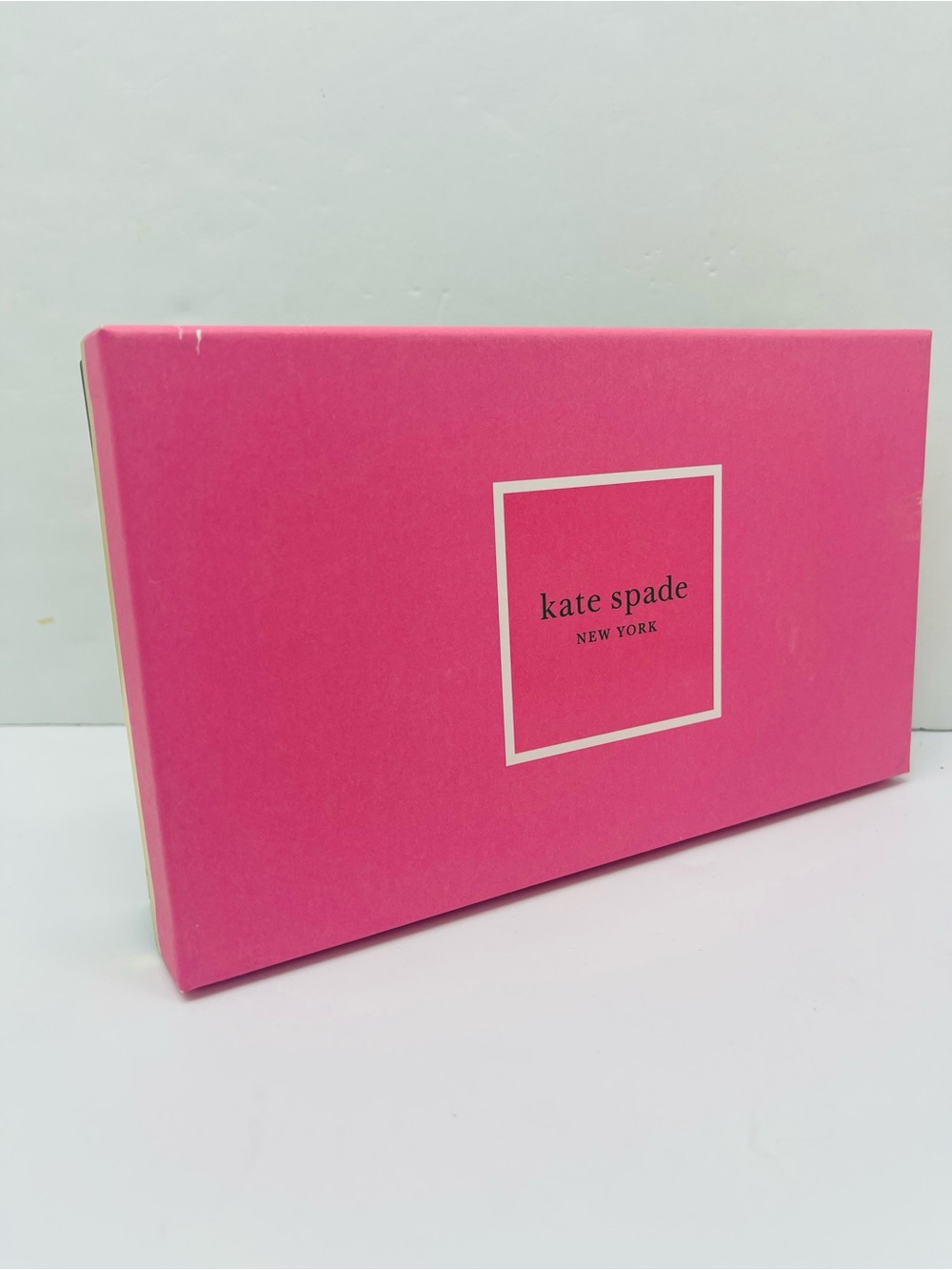 Kate Spade Bright Pink Gift Box - Picture 5 of 16